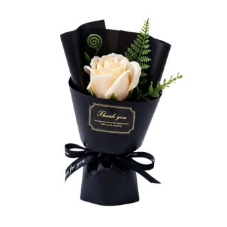   "Modern Elegancia" Mini Szappanrózsa Csokor – Krémfehér Rózsa Fekete Papírban UU584697-B
